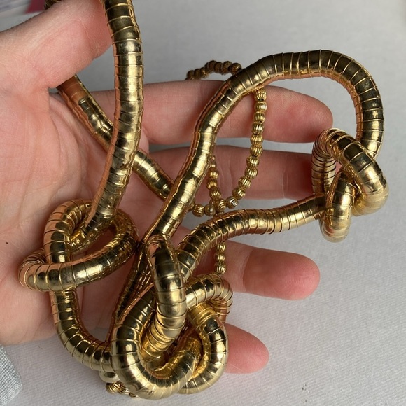 Vintage  Flexible Gold Tone Knot Fluid Metal Necklace - Picture 11 of 11